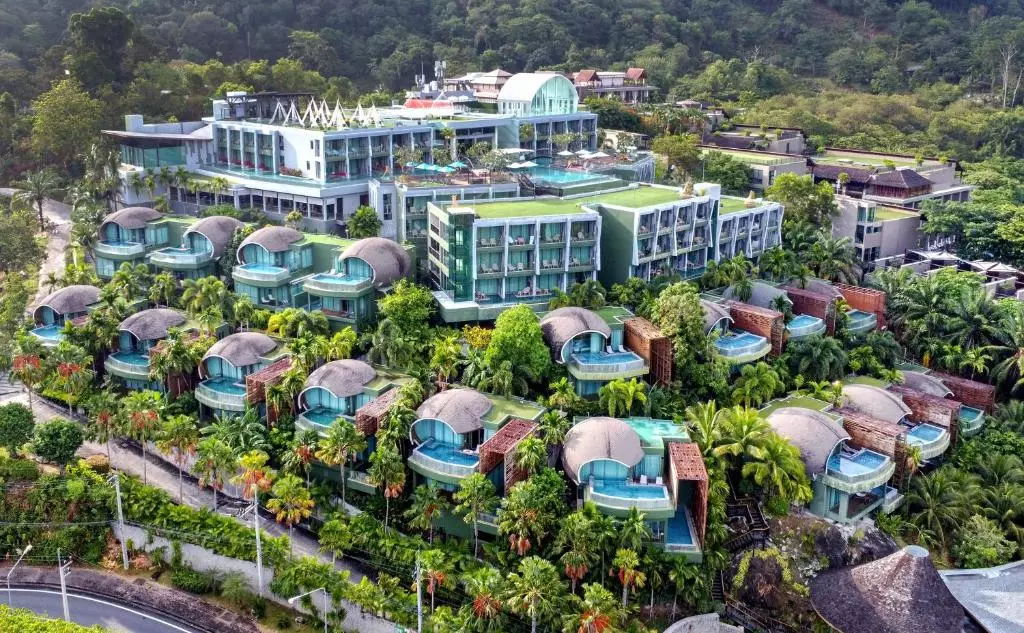 Crest-resort